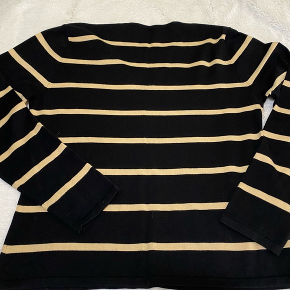 EUC! LT. WEIGHT V NECK SWEATER W/HENLEY BUTTONS. - Picture 13 of 14